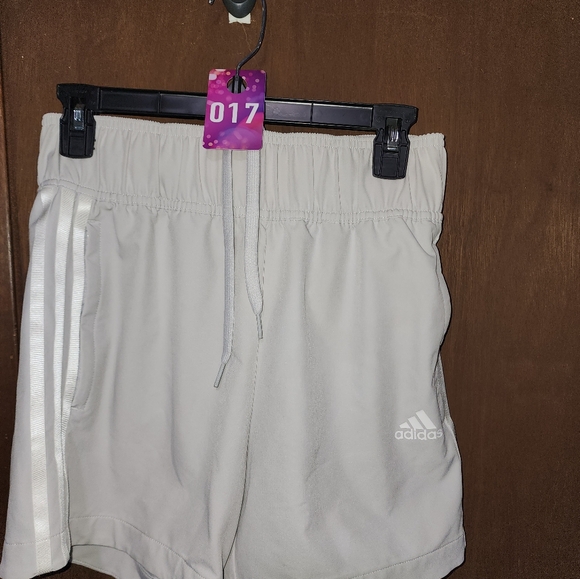 Brand new Adidas shorts with zippered pockets. - Picture 4 of 4